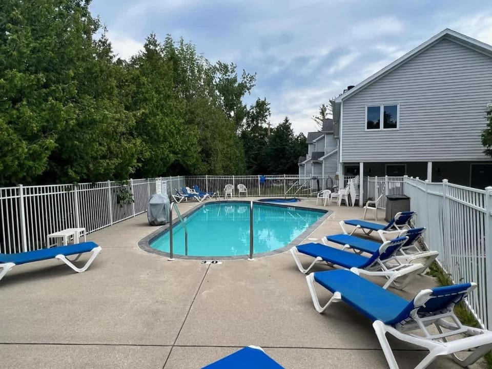 Hilltop Hideaway Unit B-5 by Simple Life Rentals House in Door County