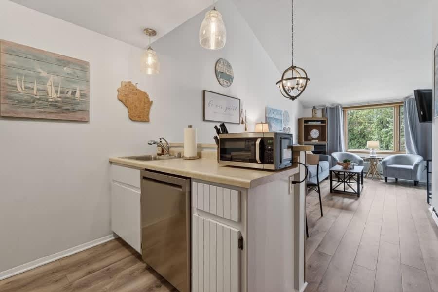 Ephraims Pearl Unit 203 by Simple Life Rentals House in Ephraim
