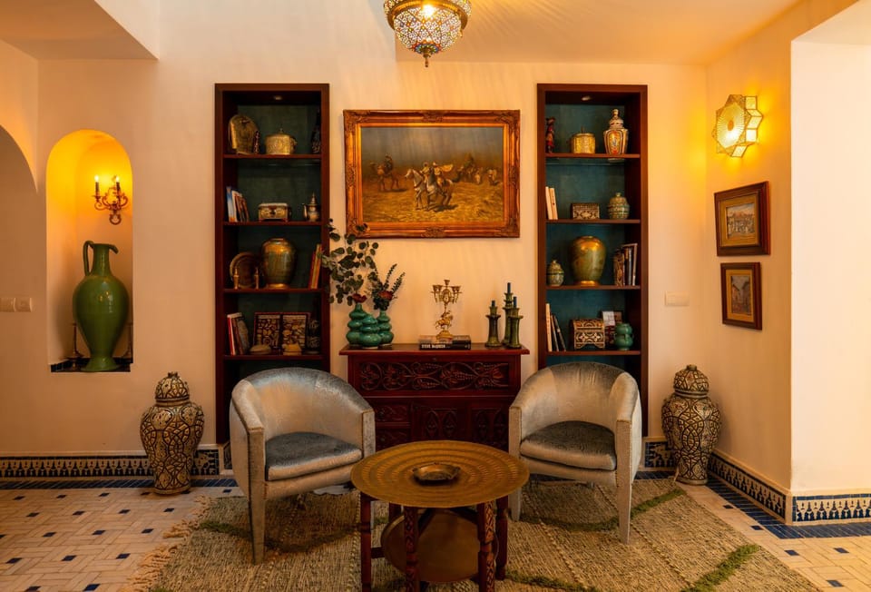 Seating area, Internal: Not applicable to any particular room