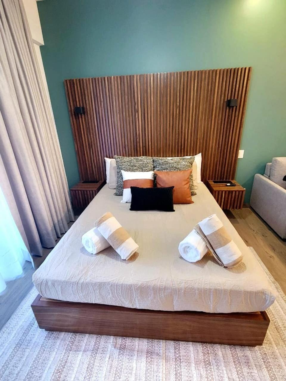 Bed, Photo of the whole room, Seating area, Bedroom, towels