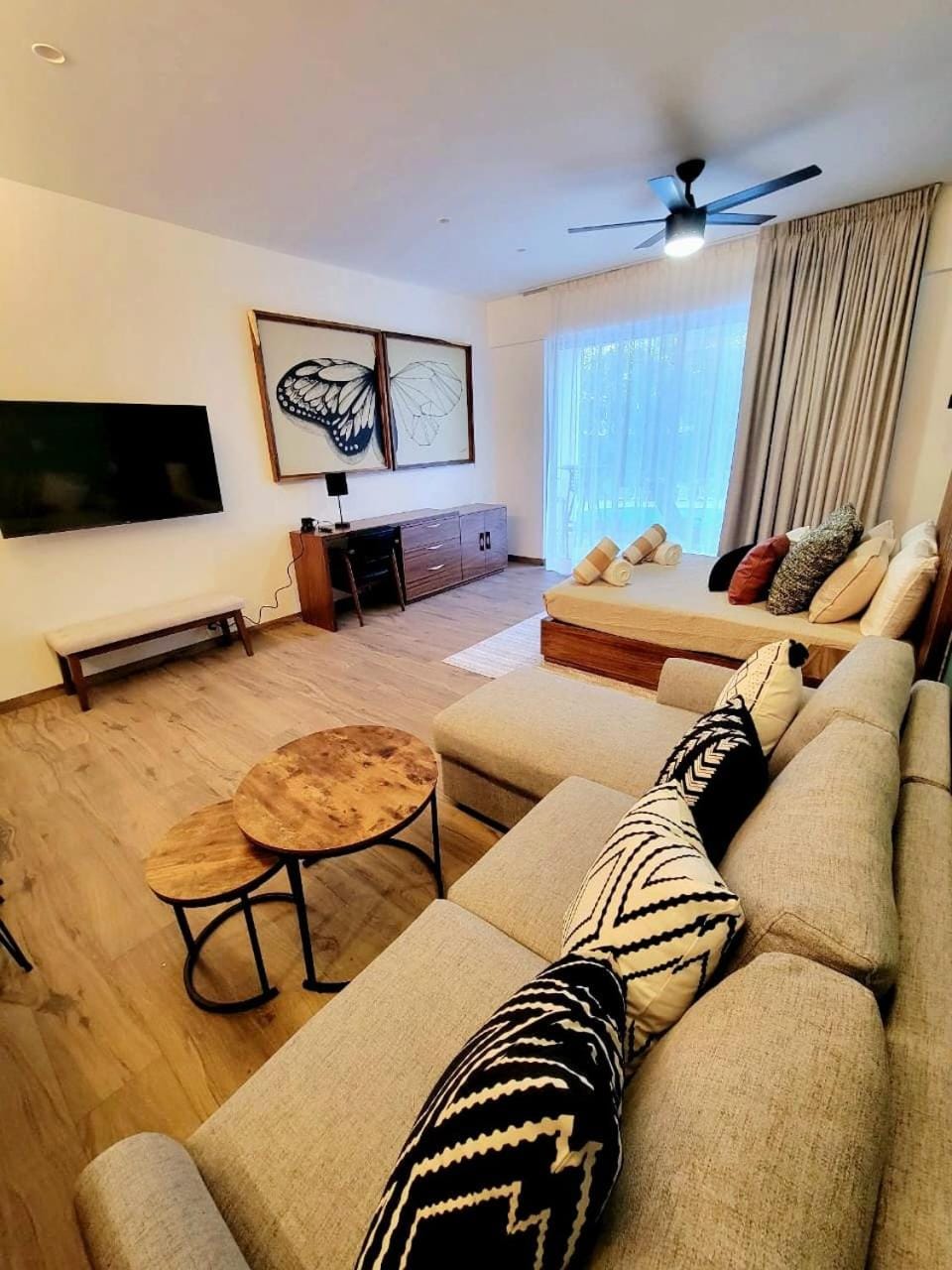 TV and multimedia, Living room, Seating area