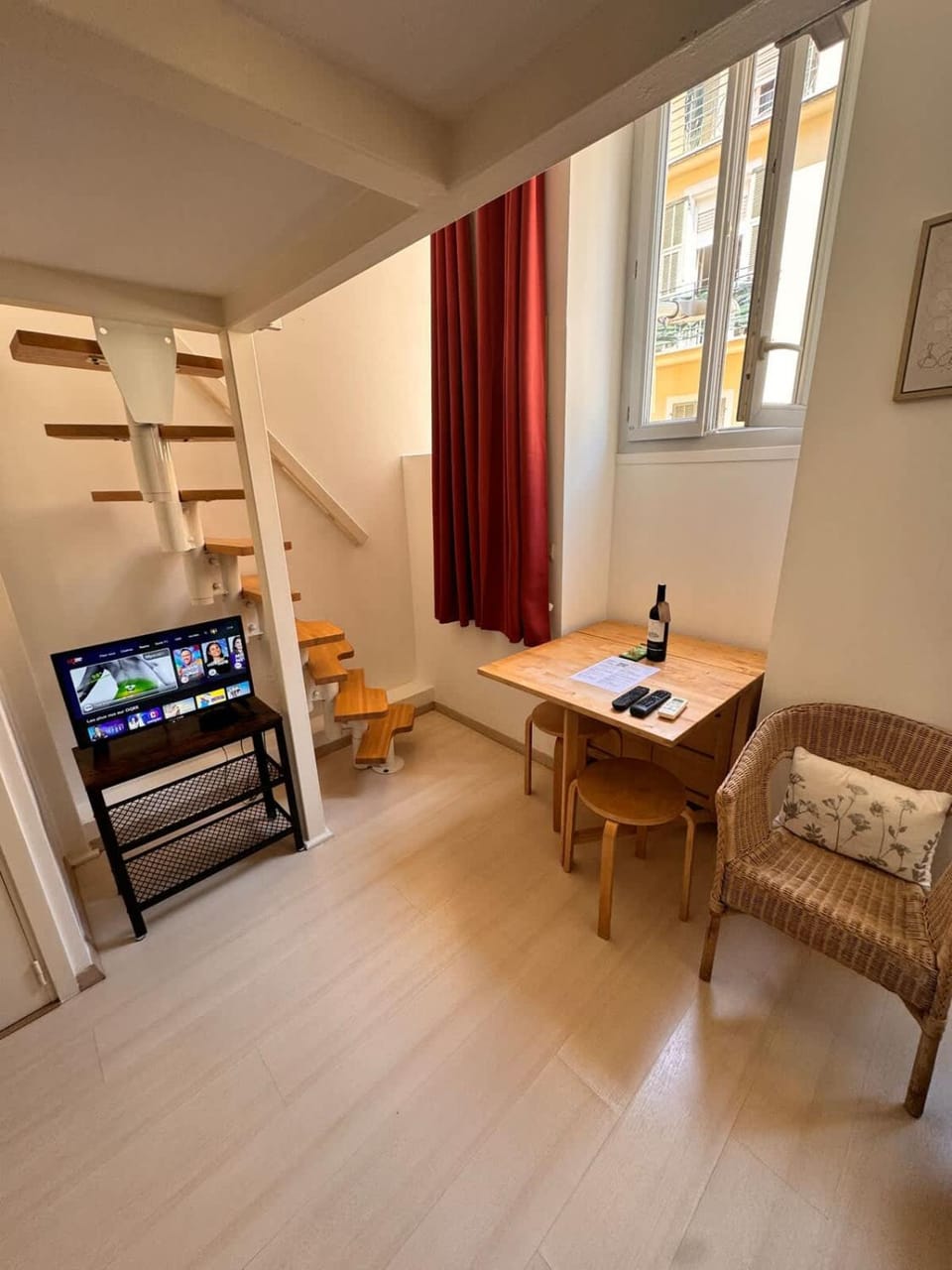 TV and multimedia, Living room, Dining area