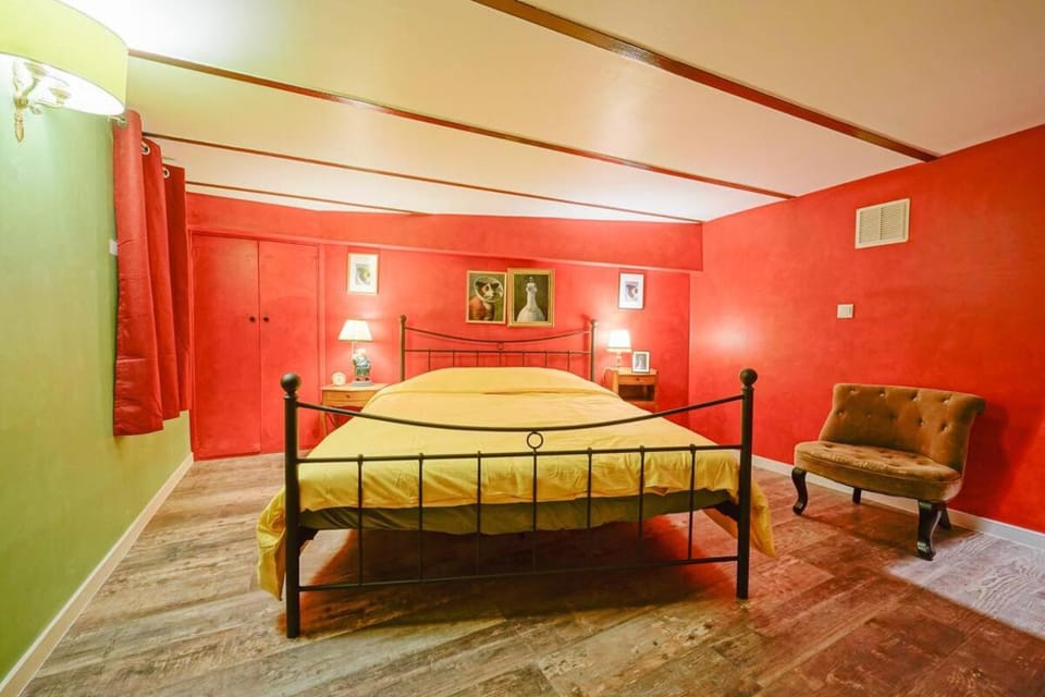 Bed, Photo of the whole room, Bedroom