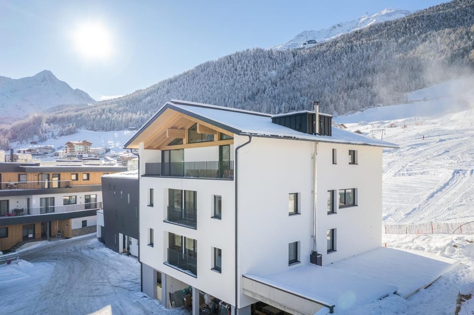 Property building, Day, Natural landscape, Winter, Mountain view
