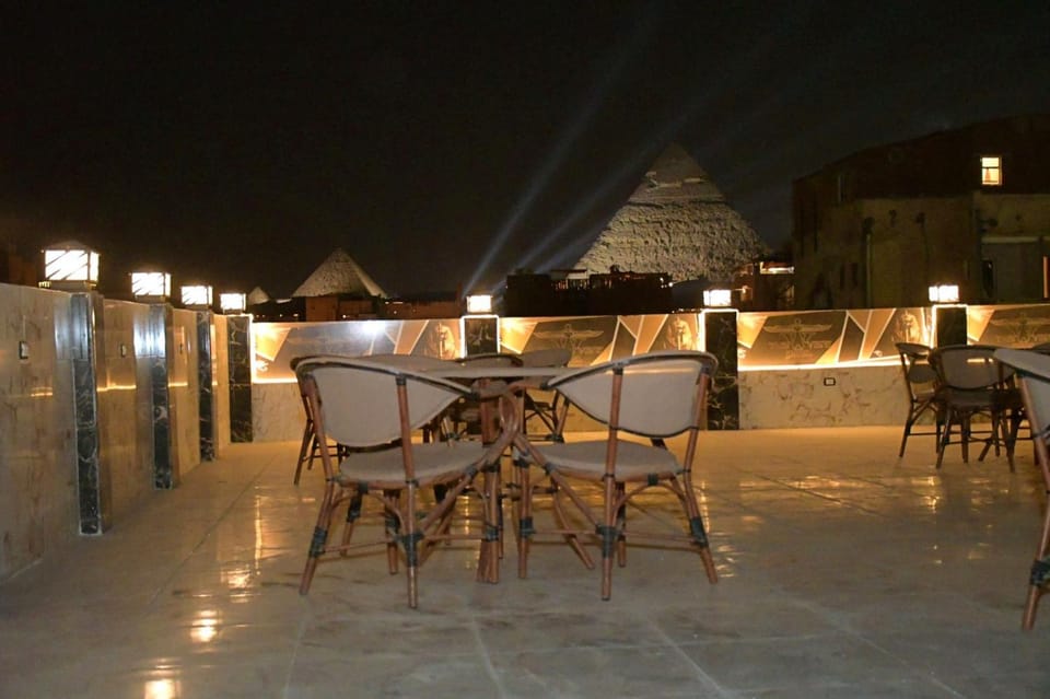 Restaurant/places to eat, Night, Dining area