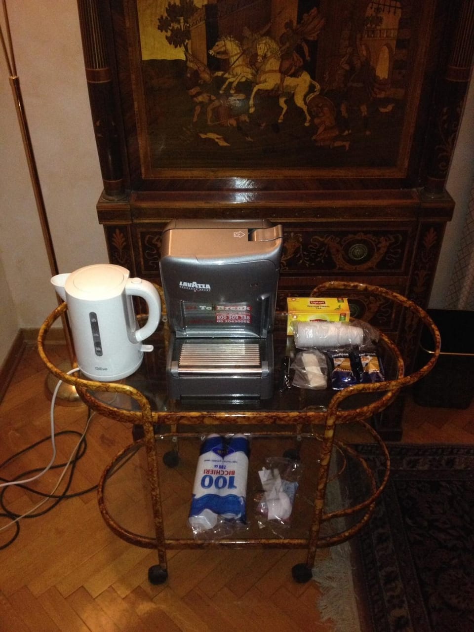 Communal lounge/ TV room, Coffee/tea facilities, Italian breakfast, Drinks, Alcoholic drinks
