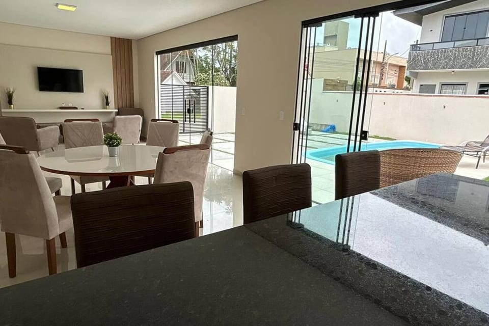 Patio, TV and multimedia, View (from property/room), Balcony/Terrace, Living room, Seating area, Dining area, Pool view, Swimming pool
