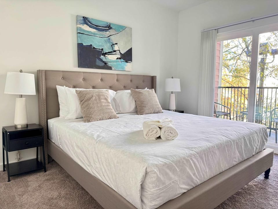 Bed, Bedroom, towels