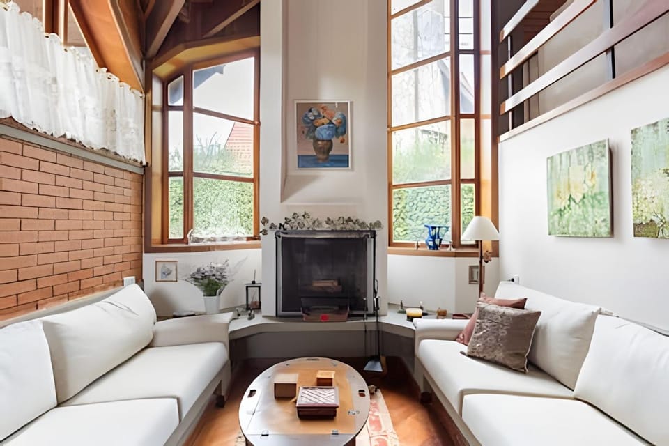 Living room, Seating area, Family