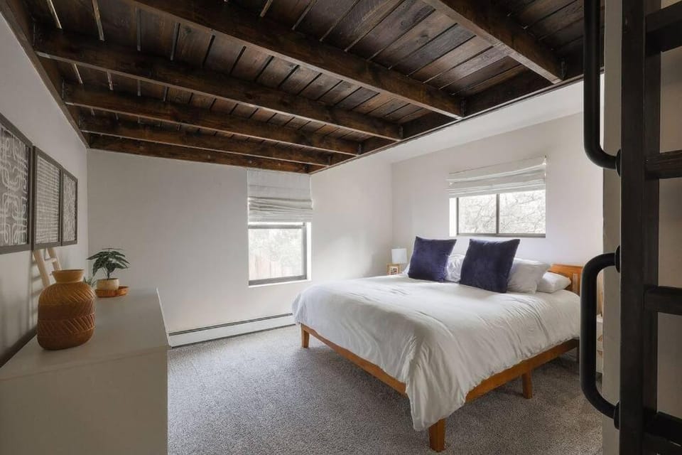 BEST VIEWS in Albuquerque with Hot Tub and Pool Apartment in Albuquerque