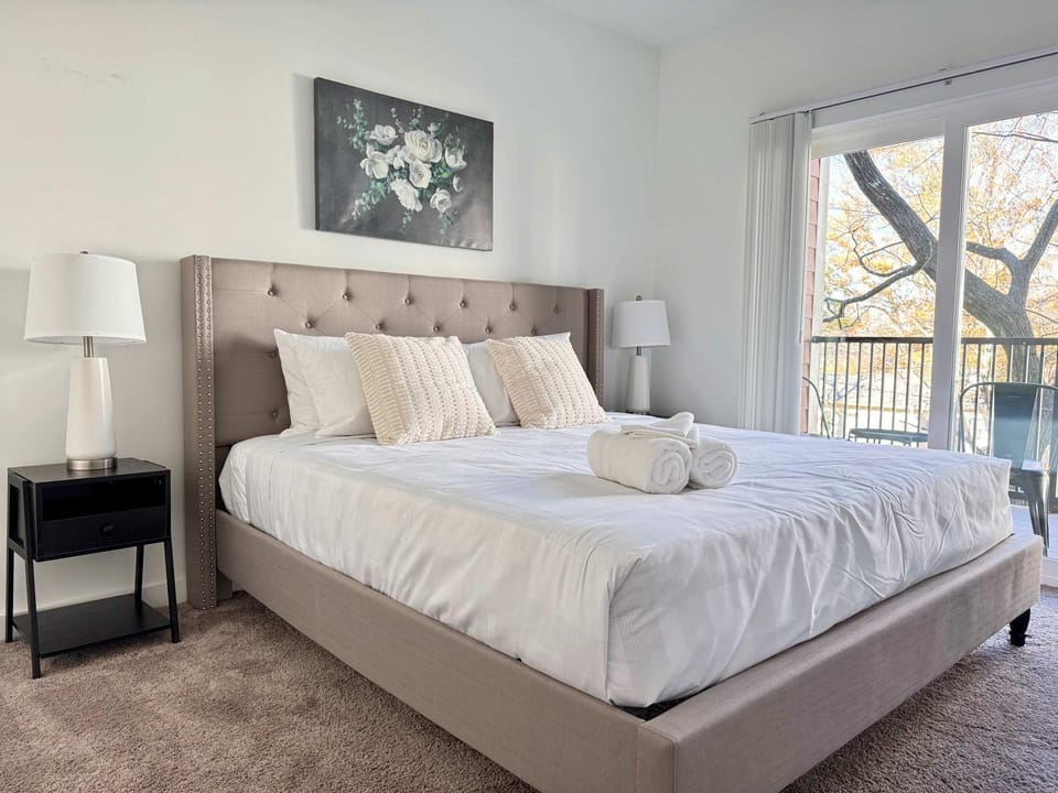 Bed, Balcony/Terrace, Bedroom