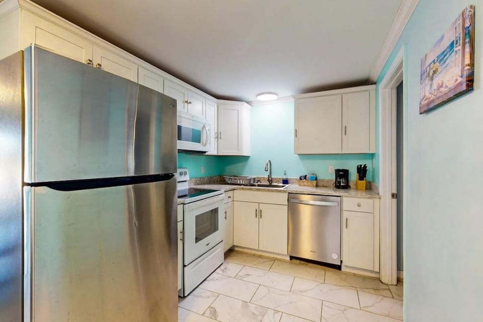 Flamingo House, Unit A House in Crescent Beach