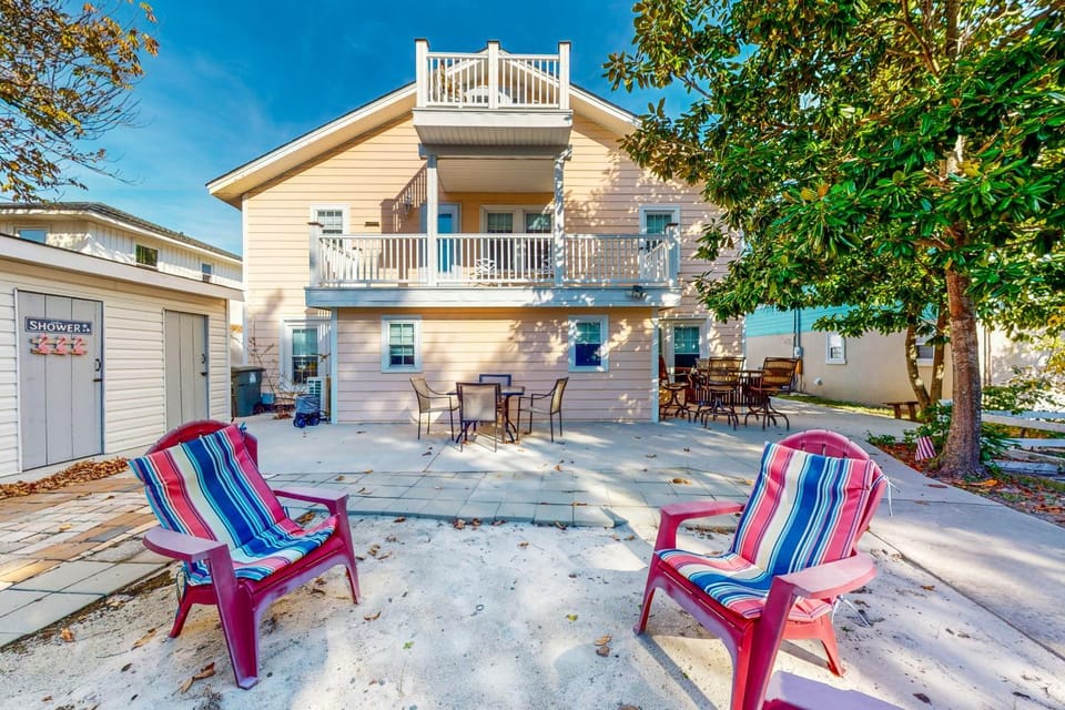 Flamingo House, Unit A House in Crescent Beach