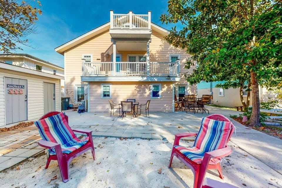 Flamingo House, Unit A House in Crescent Beach