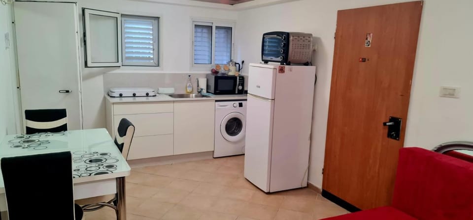 Kitchen or kitchenette, Dining area, stove, toaster, washing machine