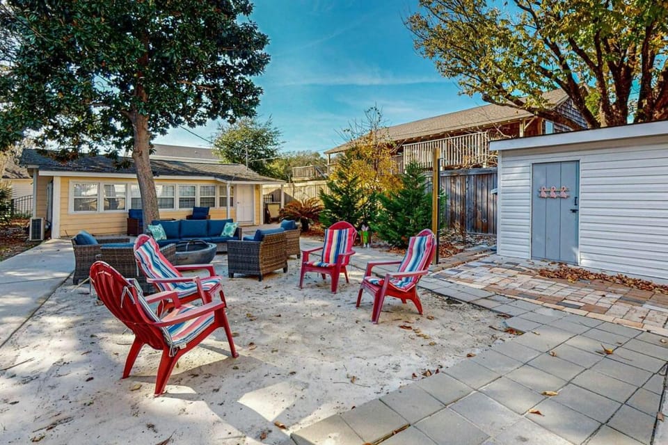 Flamingo House, Unit B House in Crescent Beach