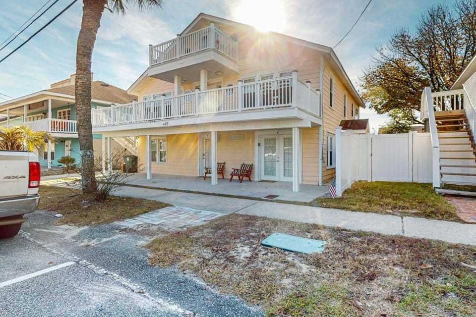 Flamingo House, Unit B House in Crescent Beach