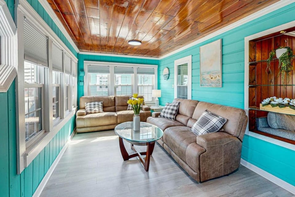 Flamingo House, Unit B House in Crescent Beach