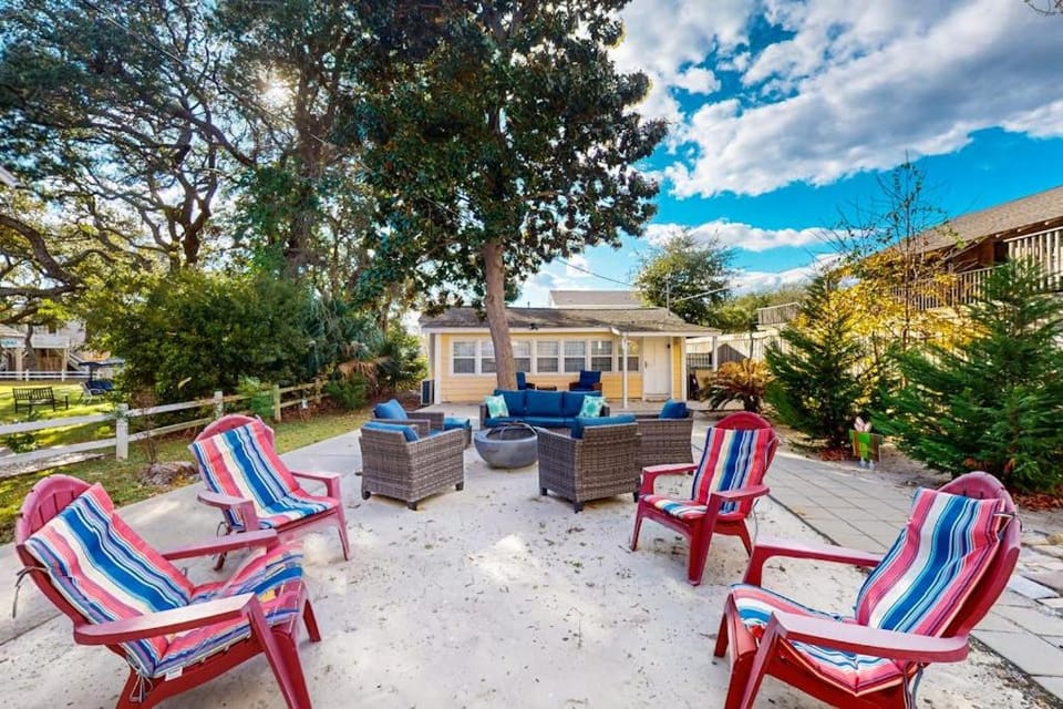 Flamingo House, Unit C House in Crescent Beach