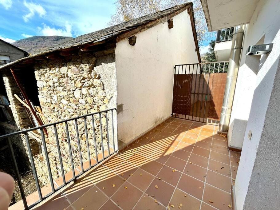 Apartament cèntric amb terrassa i balcó by RURAL D'ÀNEU Apartment in Esterri d'Àneu