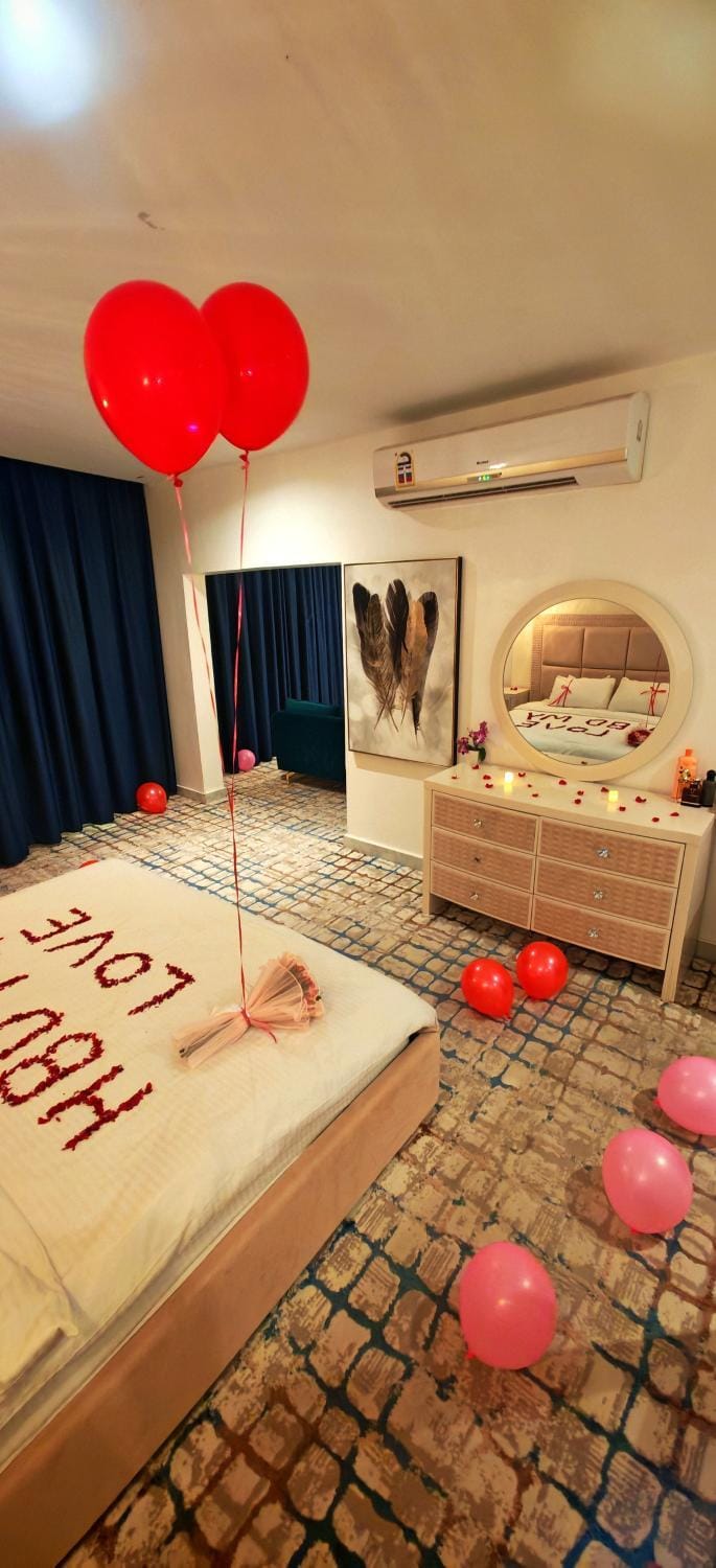 Bed, Living room, Photo of the whole room, Bedroom