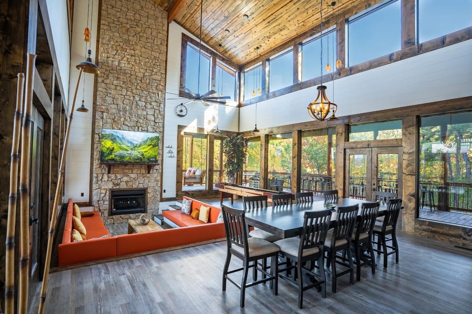 Living room, Seating area, Dining area