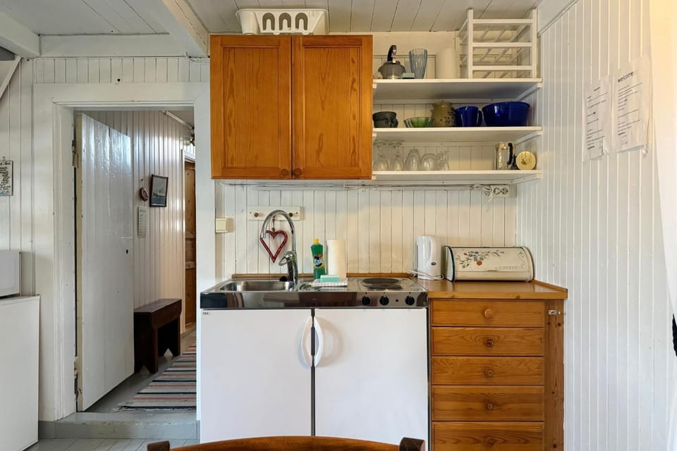 Kitchen or kitchenette, oven, stove