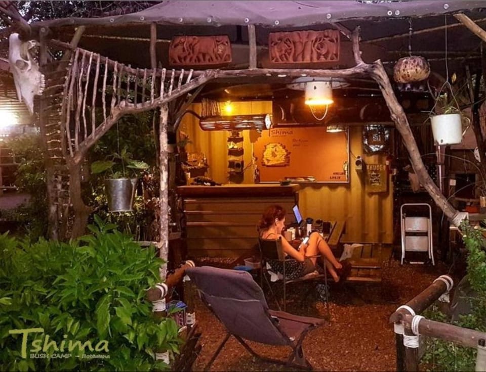 Restaurant/places to eat, Lounge or bar