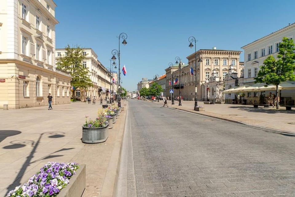 Day, Neighbourhood, City view, Street view, Location