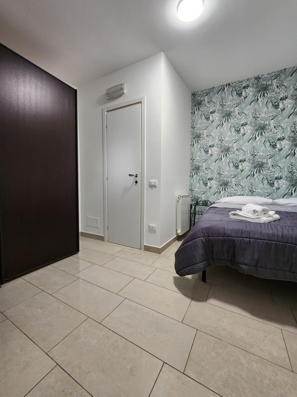 Bed, Photo of the whole room, Bedroom, wardrobe