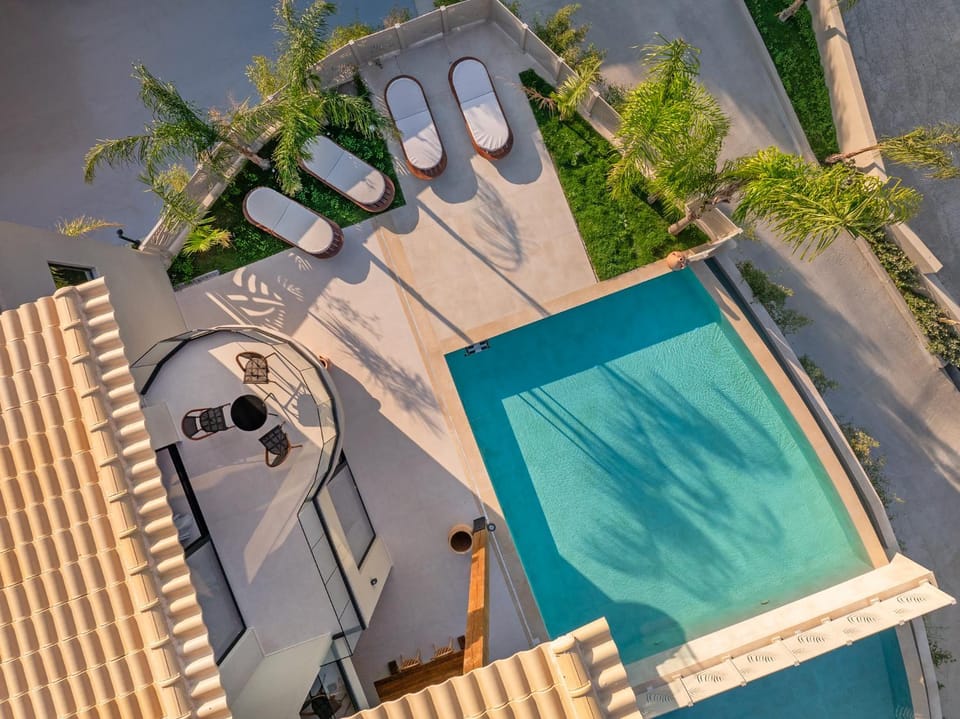 Day, Pool view, Swimming pool, sunbed