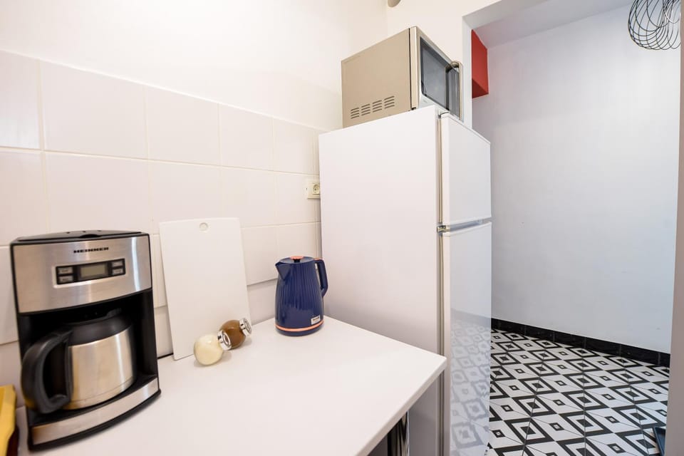Kitchen or kitchenette, oven