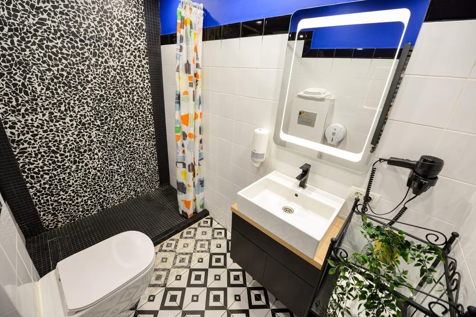 Shower, Toilet, Bathroom