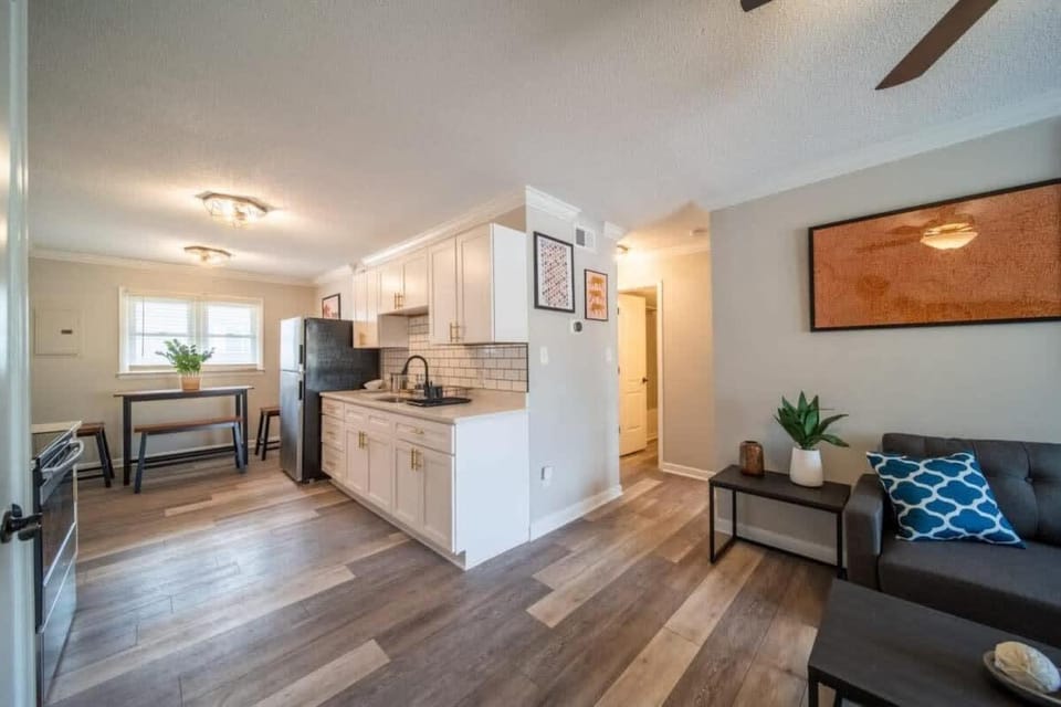 OV Mosaic - Crystal Suite Apartment in Norfolk