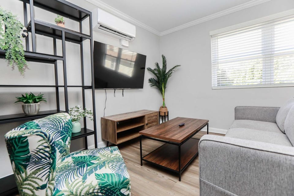1866 EOV Wave Suite Apartment in Norfolk