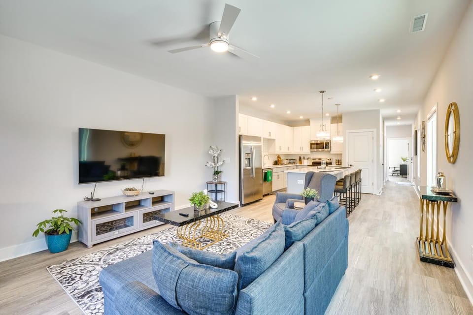 2 Mi to Duke University: Townhome in Durham! House in Durham