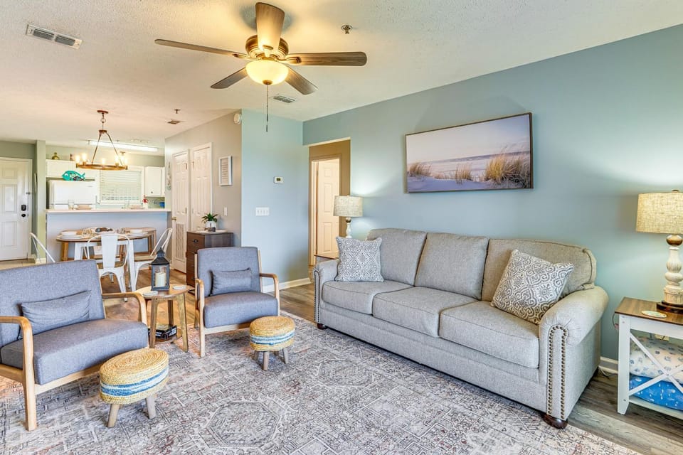Walk to Beach: Condo w/ Balcony in PCB! House in Panama City Beach