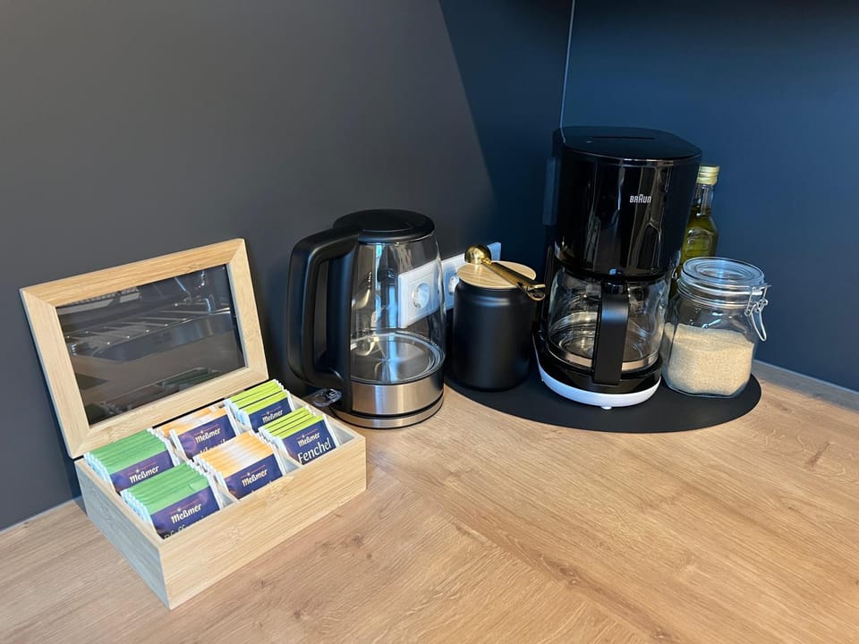 Coffee/tea facilities, Kitchen or kitchenette