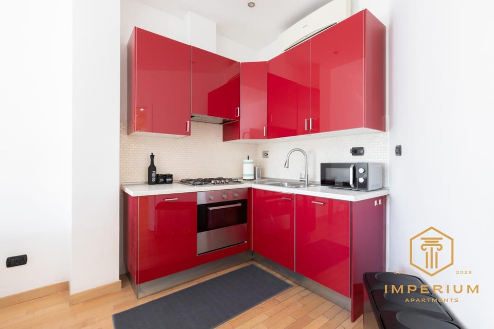 Kitchen or kitchenette, dishwasher, stove