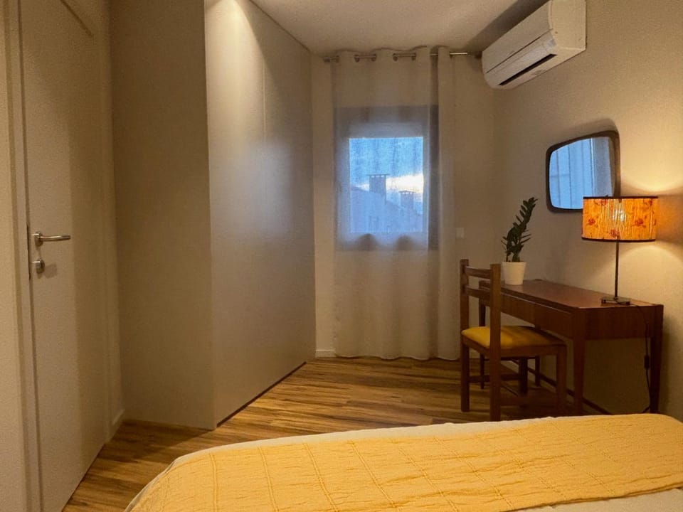 Bedroom, wardrobe, air conditioner