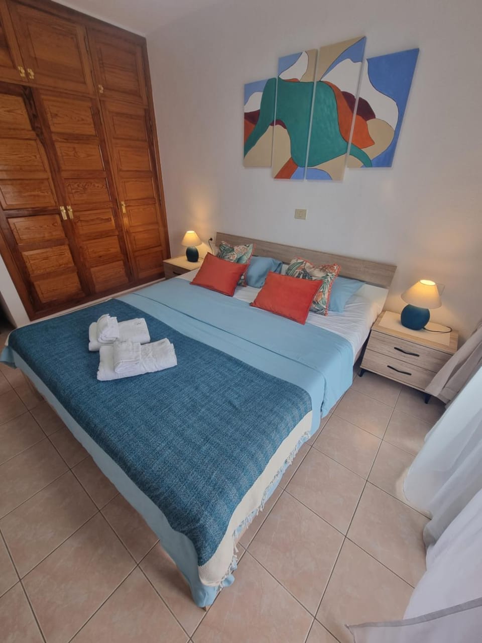 Bed, Bedroom, towels, wardrobe