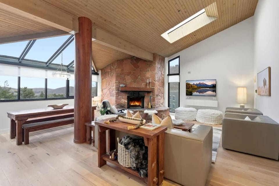 SilverKing Mountainside Penthouse Suite House in Park City