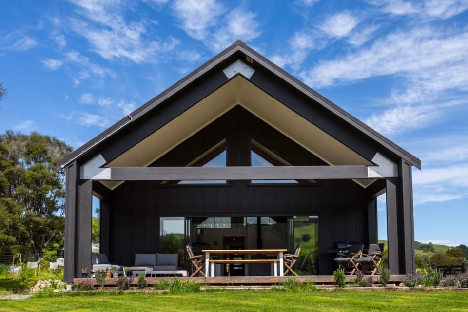 Farmhouse Retreat, Longbush House in Wellington Region