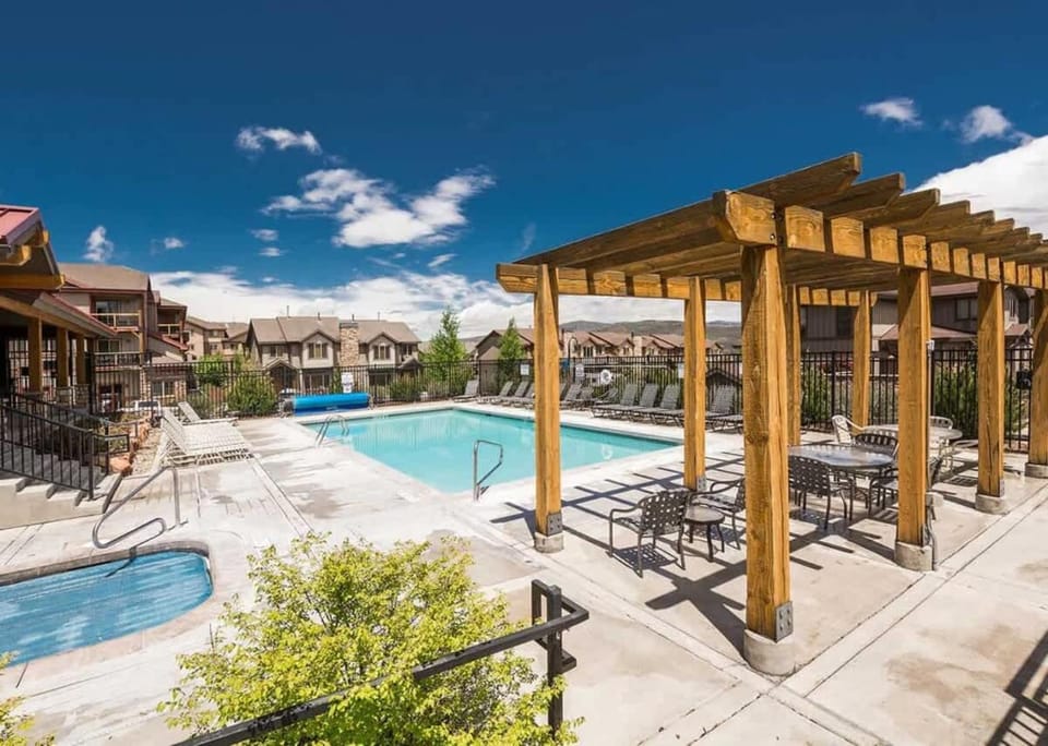 Bear Hollow 5 Bedroom 4 Bathroom Plus Hot Tub Minutes from Slopes House in Summit Park