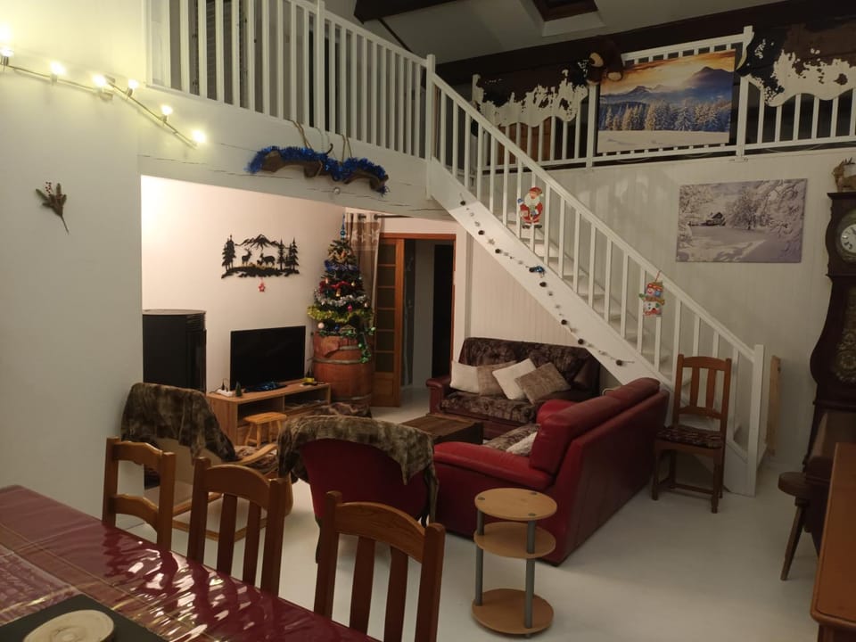 Living room, Seating area, Dining area