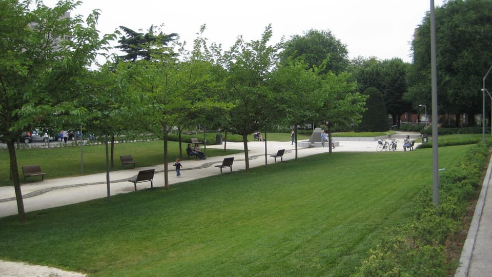 Nearby landmark, Neighbourhood, Natural landscape, Decorative detail