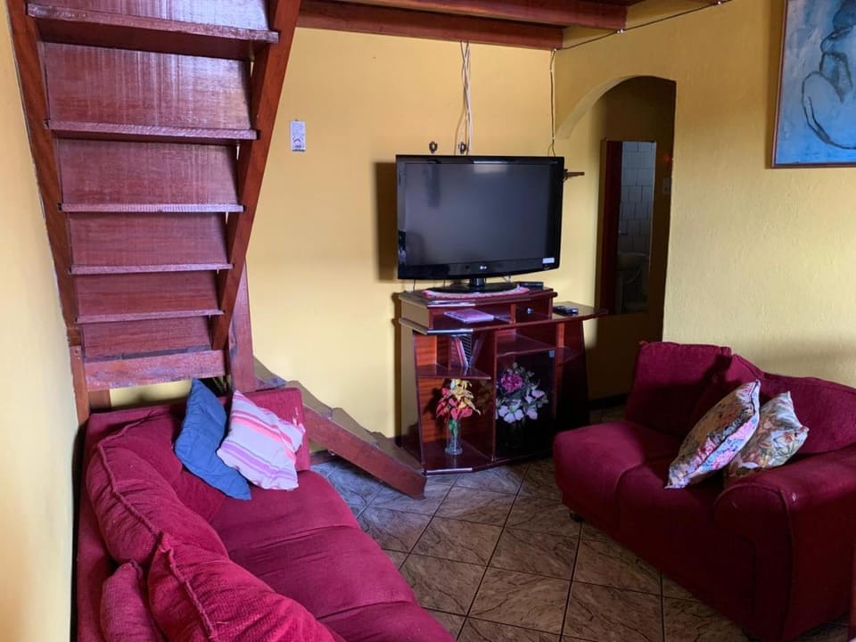 Casa Colorida - Acomodação para 14 pessoas - 10 minutos a pé do centro - Churrasqueira Apartment in Paraty