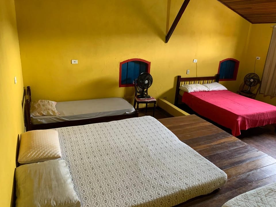 Casa Colorida - Acomodação para 14 pessoas - 10 minutos a pé do centro - Churrasqueira Apartment in Paraty