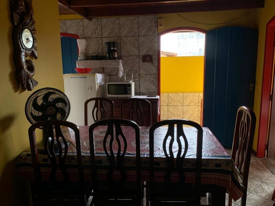 Casa Colorida - Acomodação para 14 pessoas - 10 minutos a pé do centro - Churrasqueira Apartment in Paraty