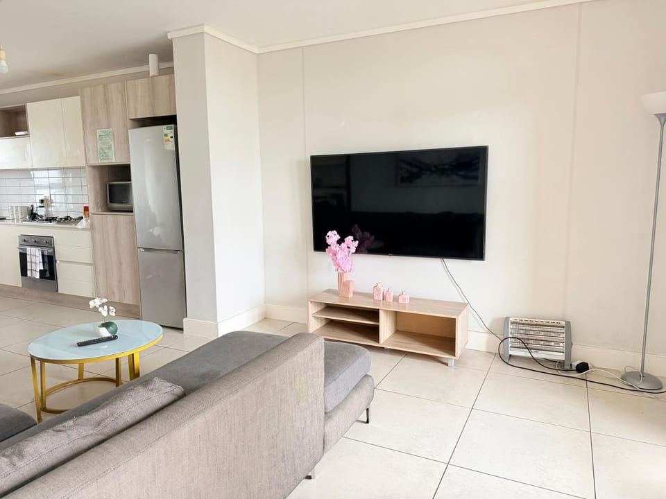 6 sleeper apartment near Canal Walk Apartment in Cape Town